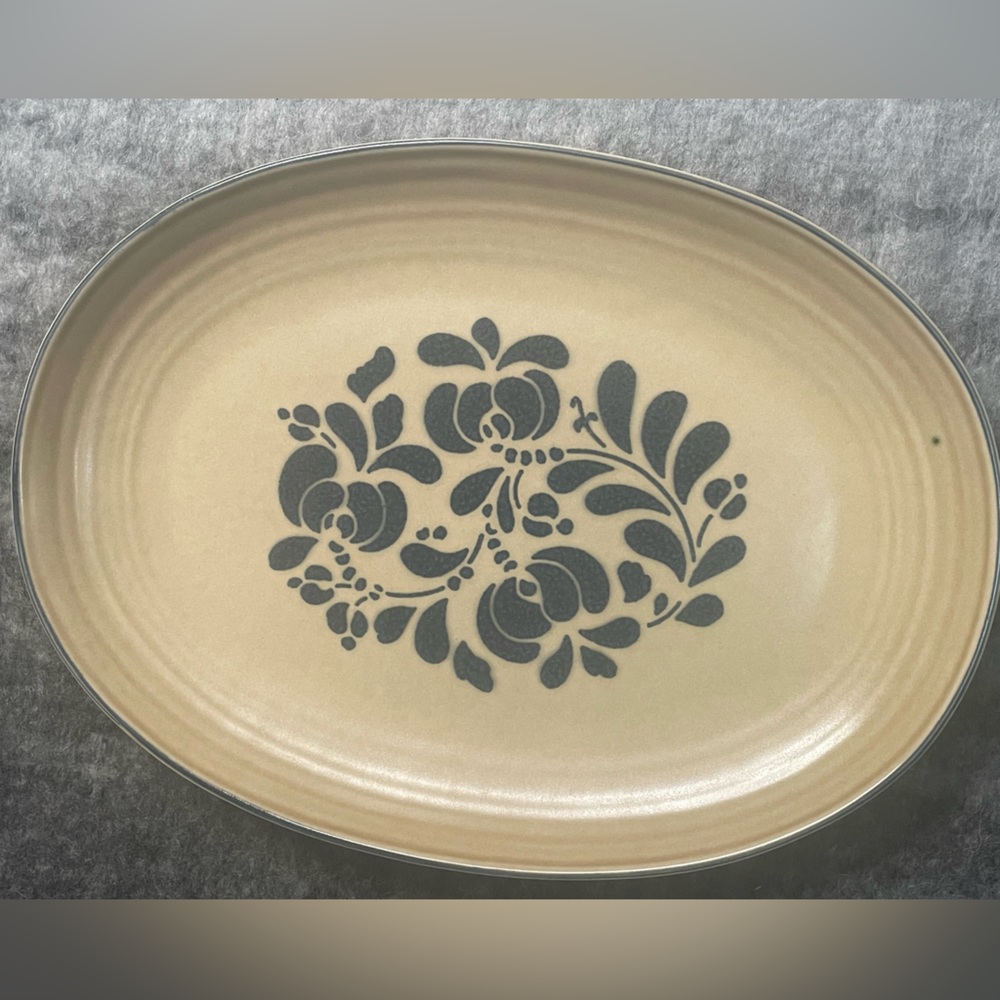 Pfaltzgraff Village stoneware serving platter, 14”, good condition